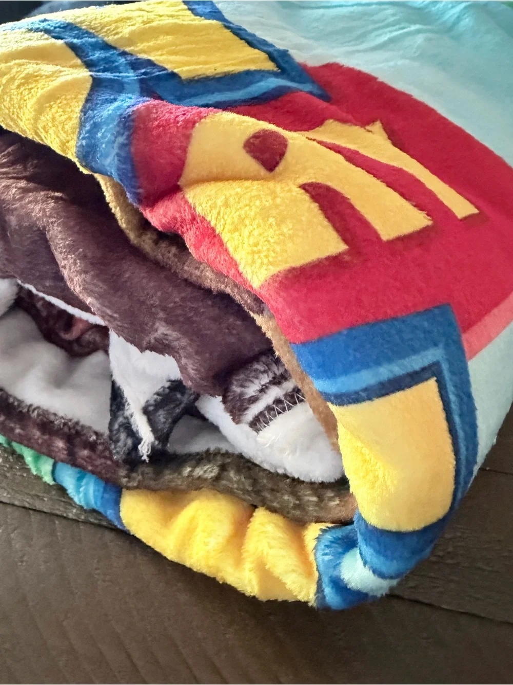 5 Plush Kids Throw Blanket - Multicolor Character Print